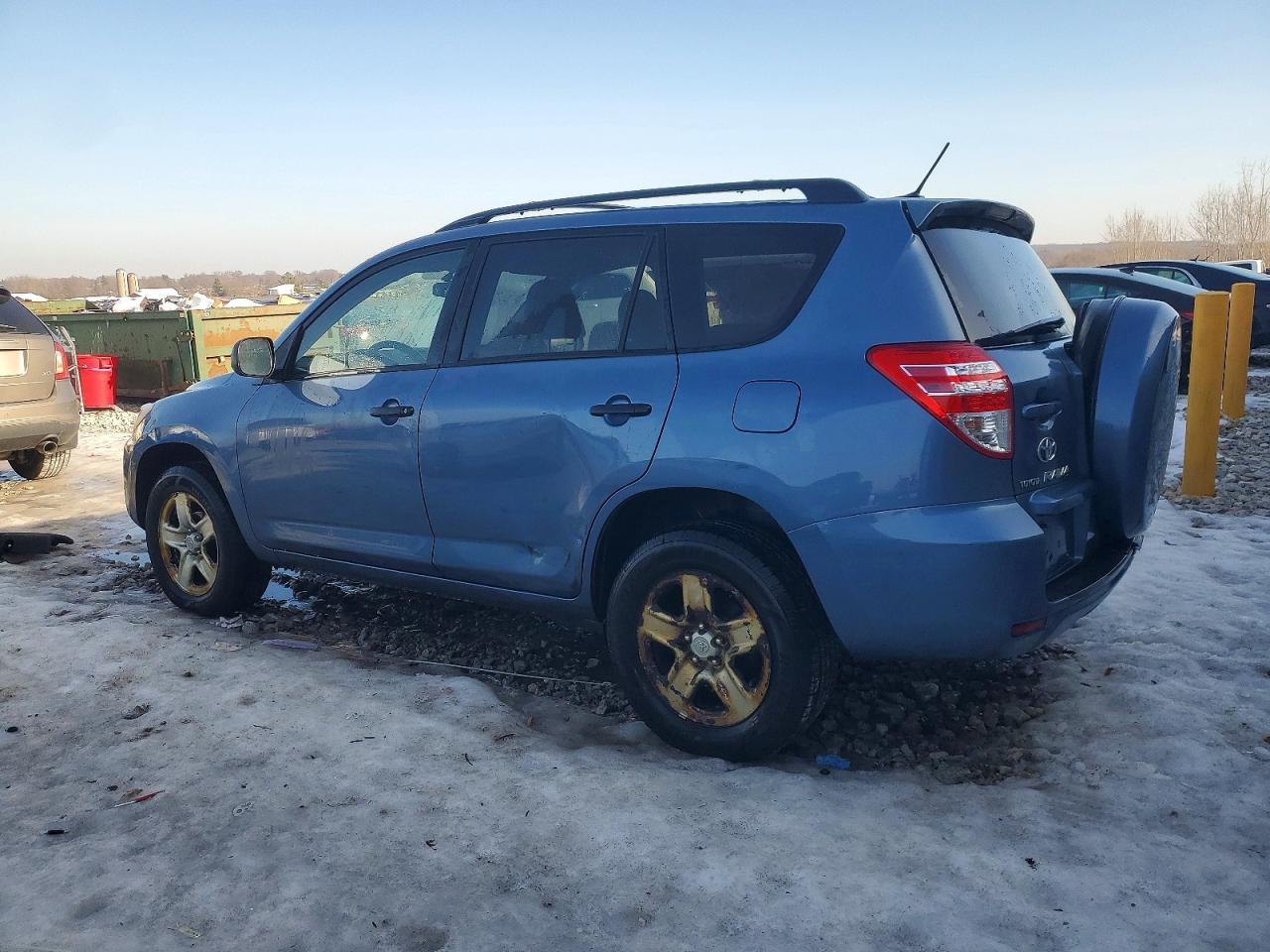 2010 TOYOTA RAV4 photo 2