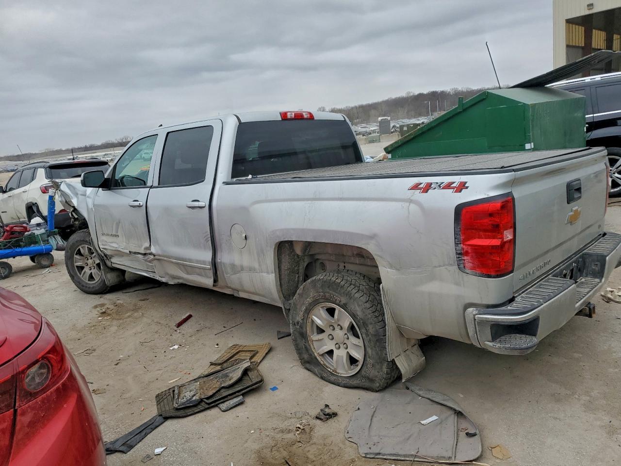 2018 CHEVROLET SILVERADO K1500 LT photo 2