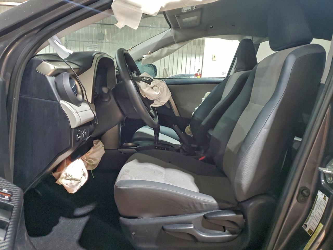2014 TOYOTA RAV4 LE photo 7