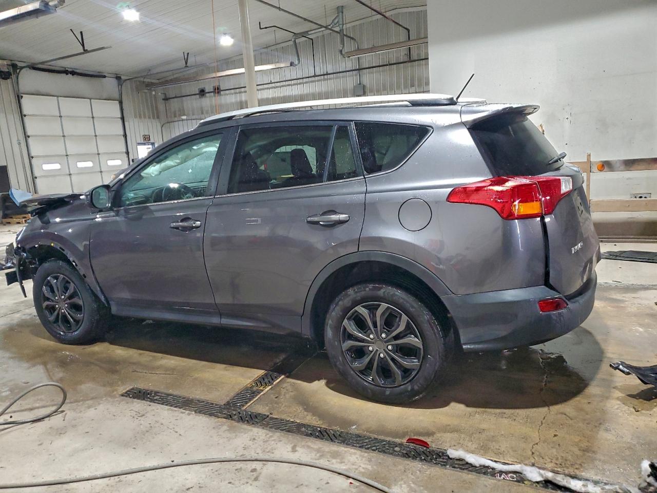 2014 TOYOTA RAV4 LE photo 2