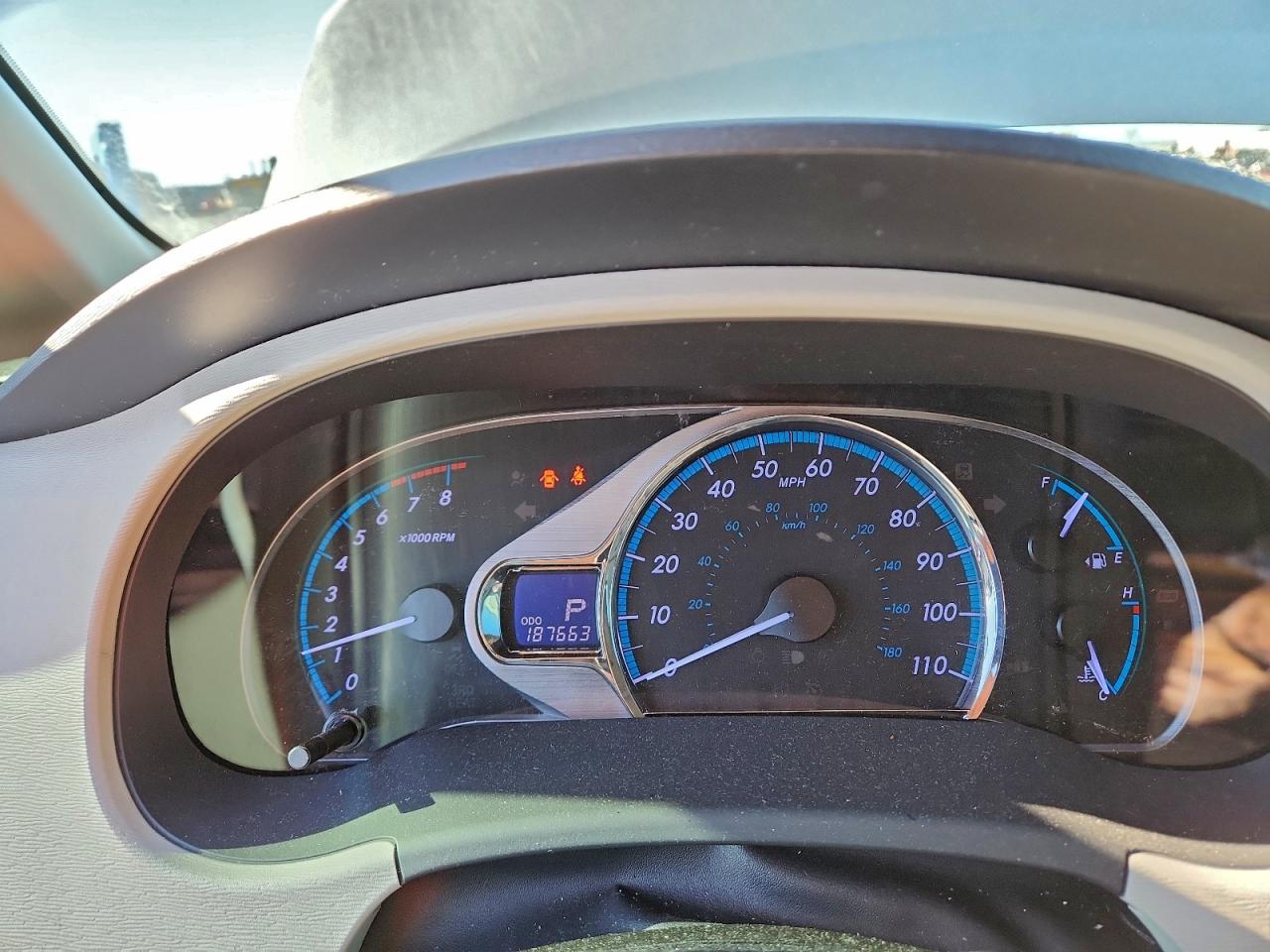 2013 TOYOTA SIENNA XLE photo 9