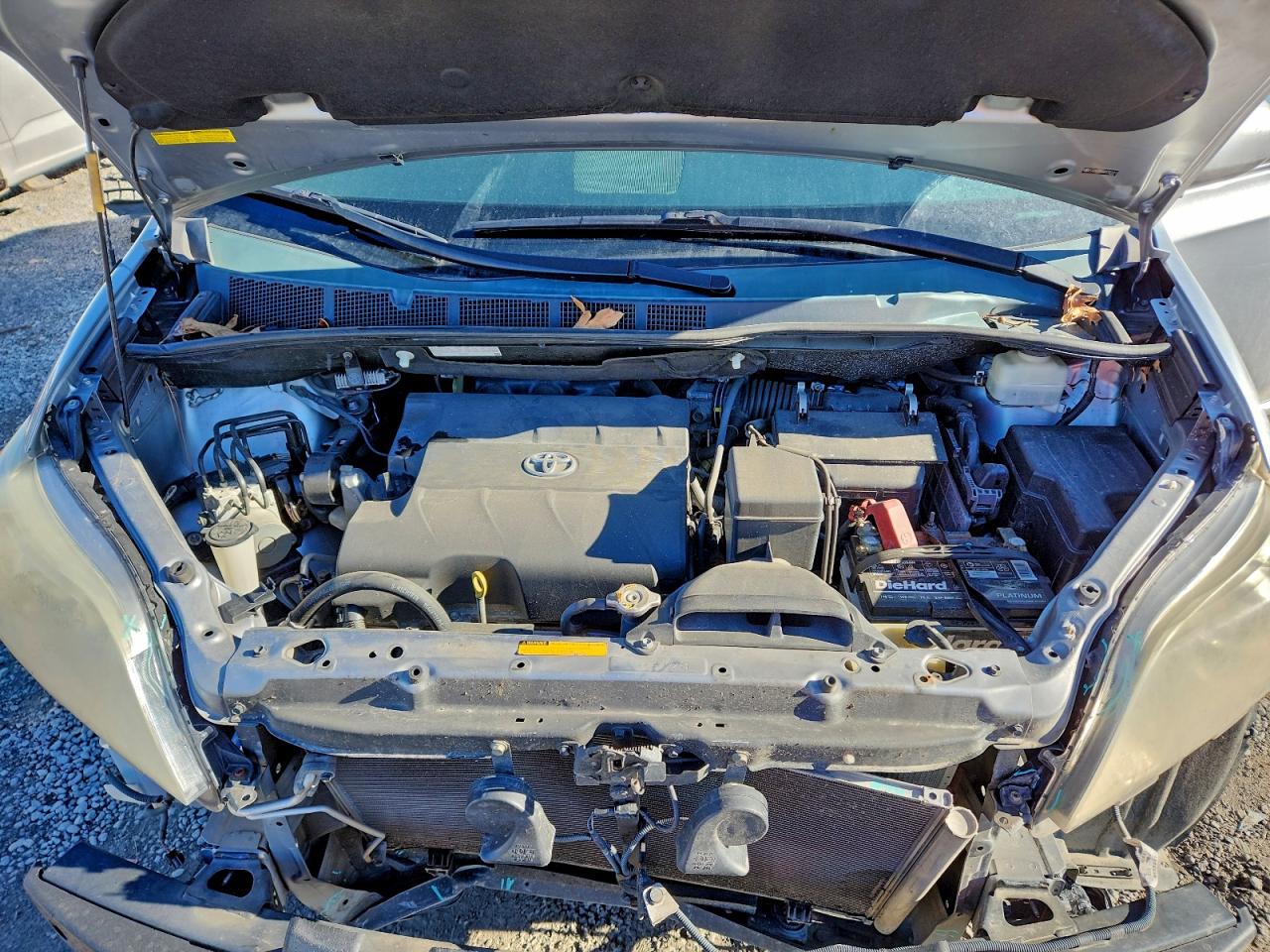 2013 TOYOTA SIENNA XLE photo 12