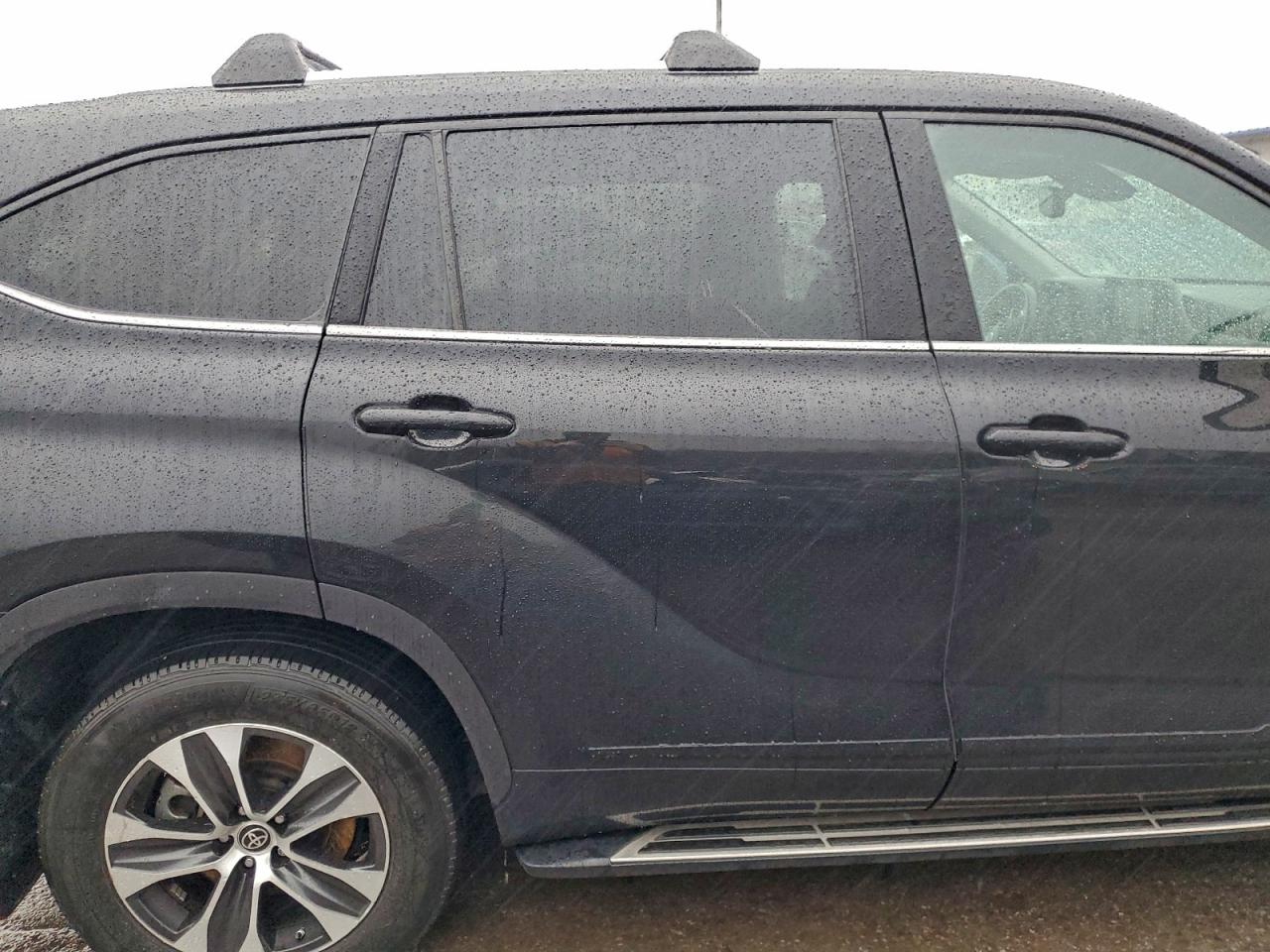 2021 TOYOTA HIGHLANDER XLE photo 11
