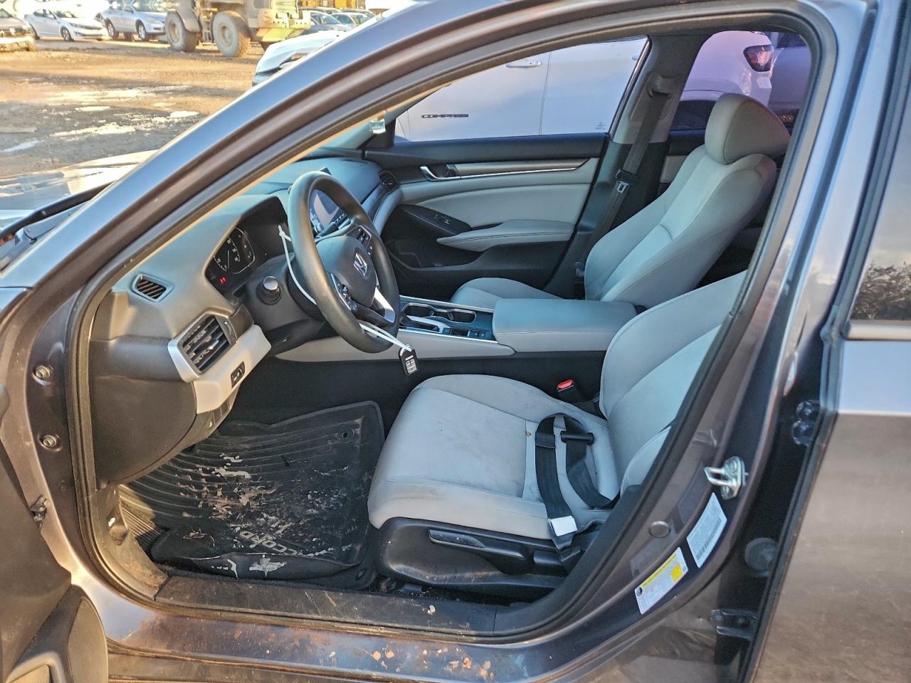 2018 HONDA ACCORD LX photo 13