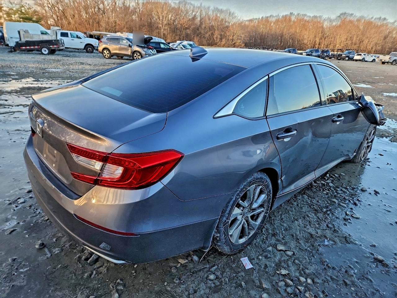 2018 HONDA ACCORD LX photo 5