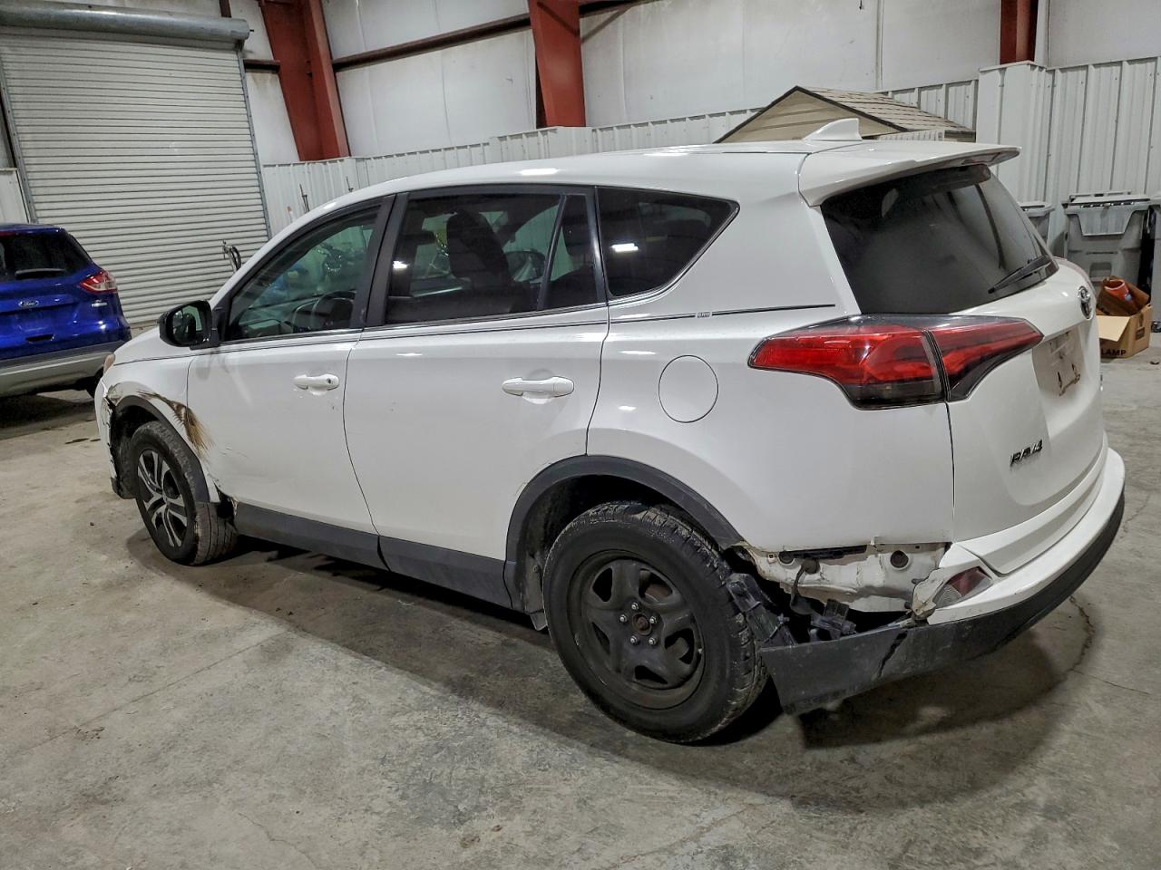 2018 TOYOTA RAV4 LE photo 2