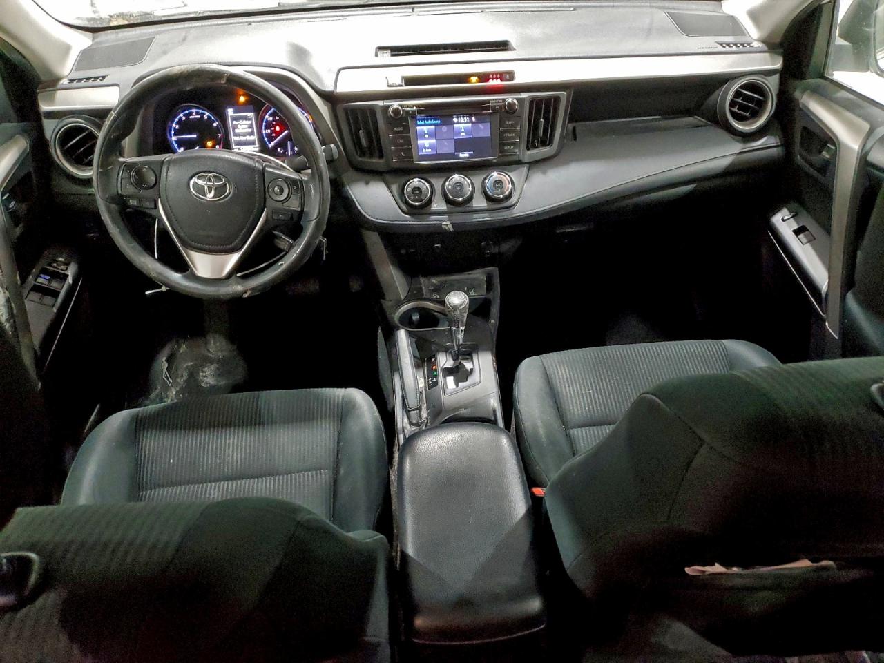 2018 TOYOTA RAV4 LE photo 8