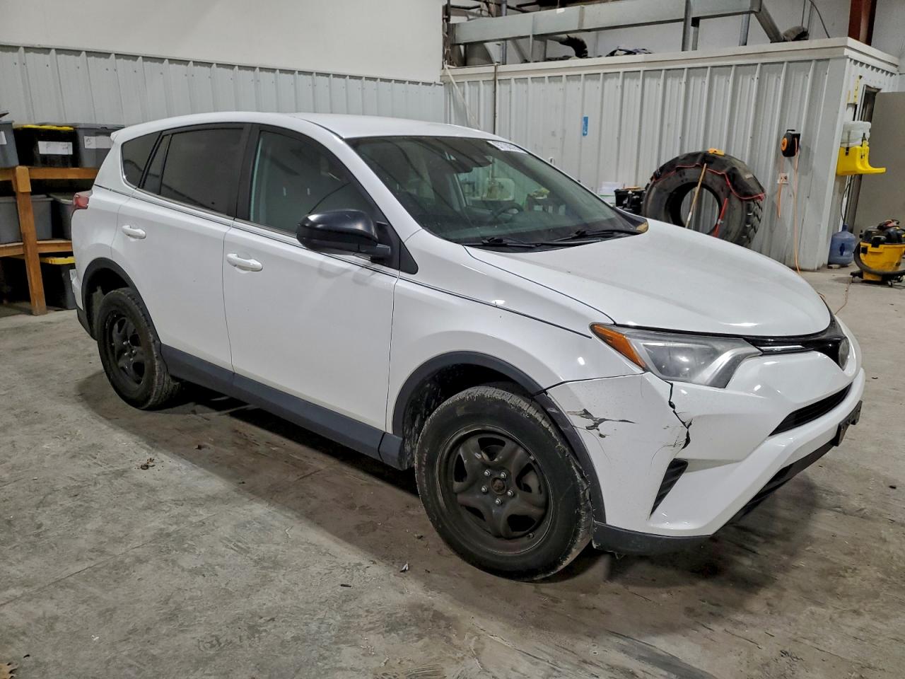 2018 TOYOTA RAV4 LE photo 4