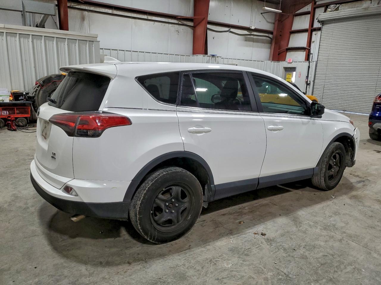 2018 TOYOTA RAV4 LE photo 3