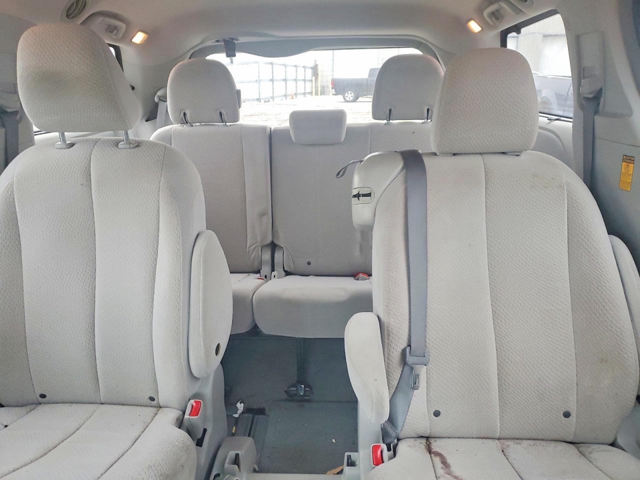 2014 TOYOTA SIENNA LE photo 10