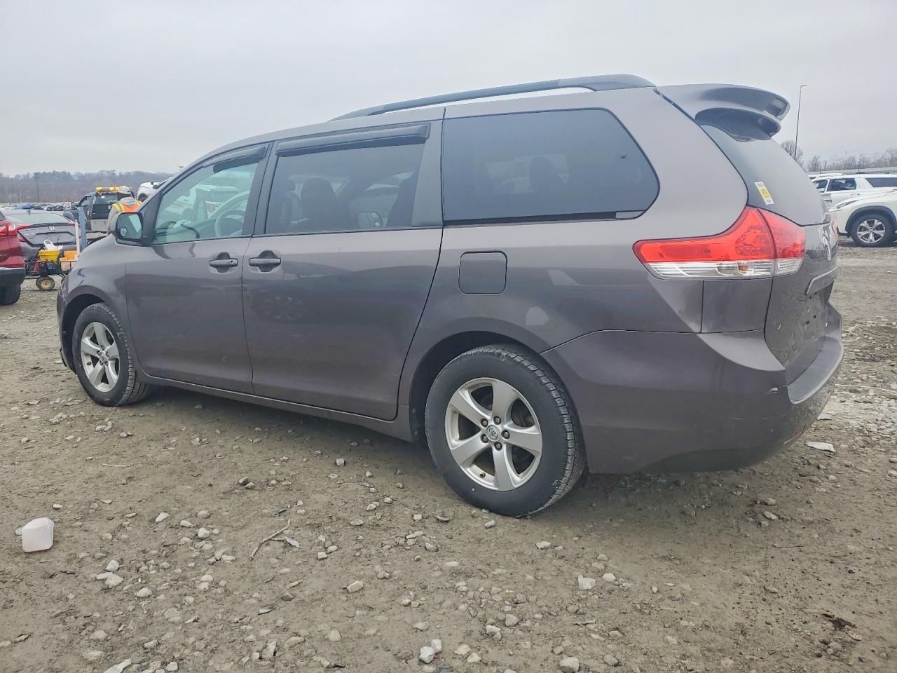 2014 TOYOTA SIENNA LE photo 2