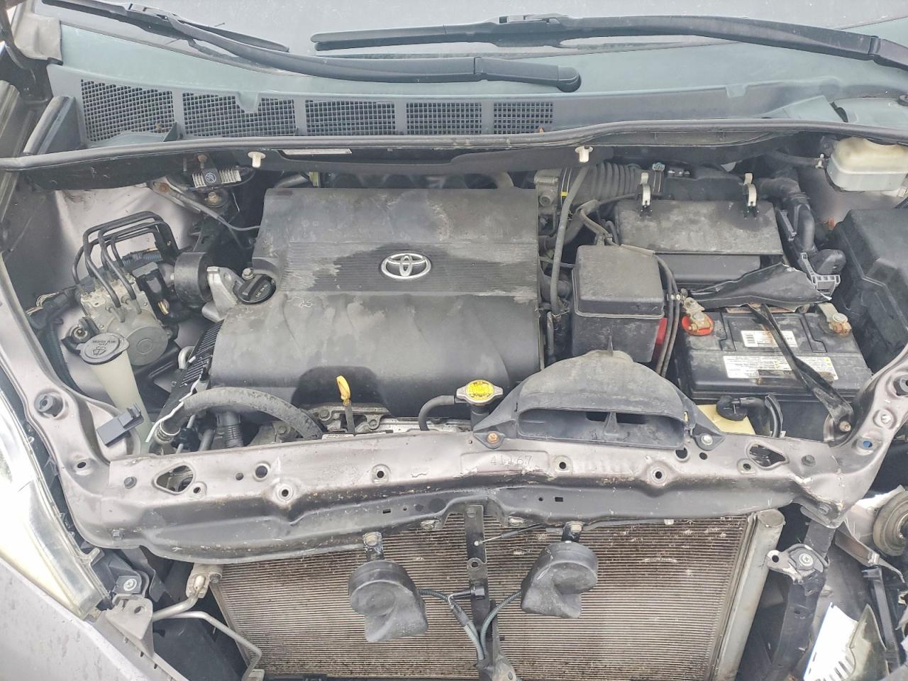 2014 TOYOTA SIENNA LE photo 12