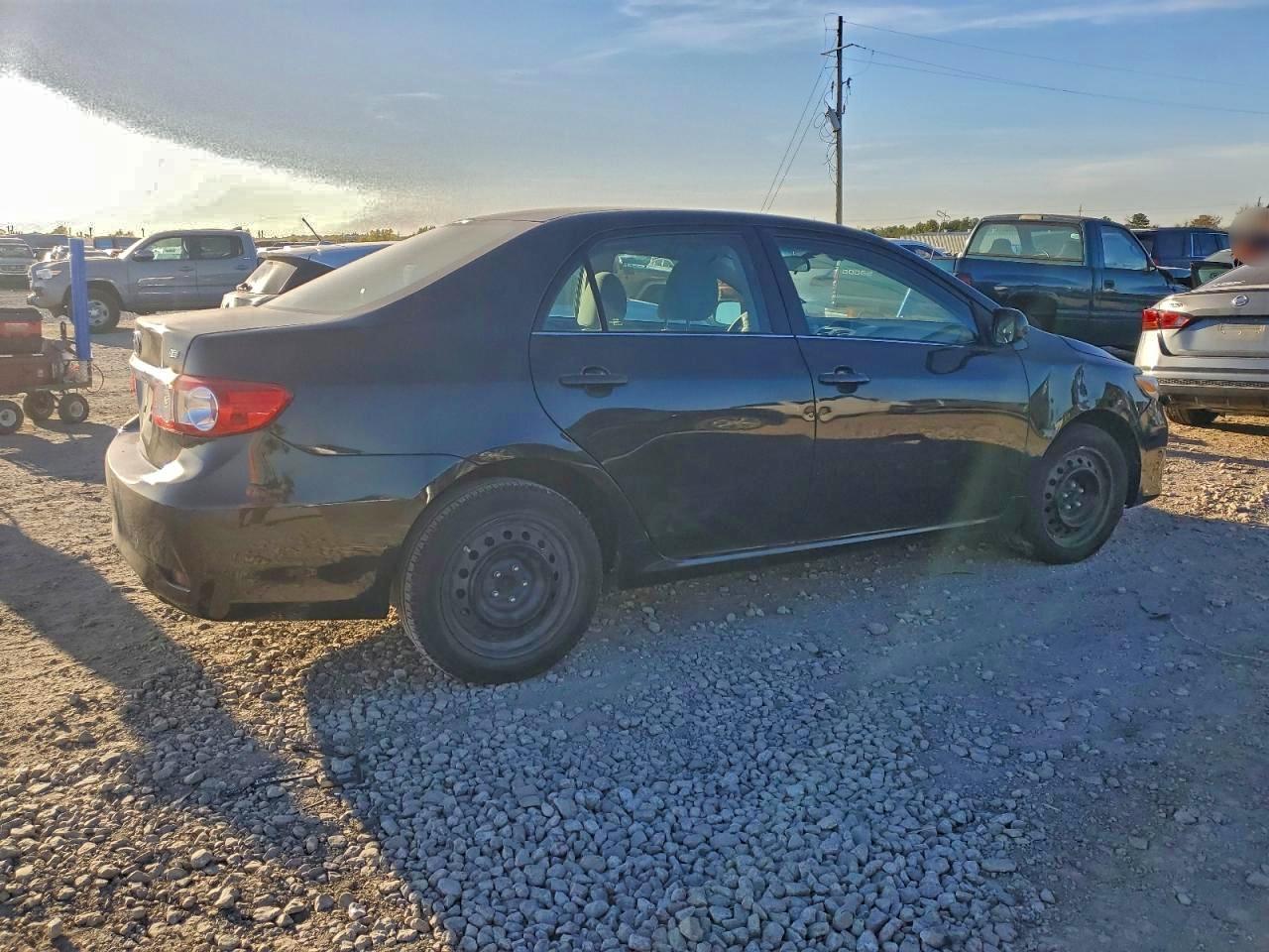 2013 TOYOTA COROLLA BASE photo 3