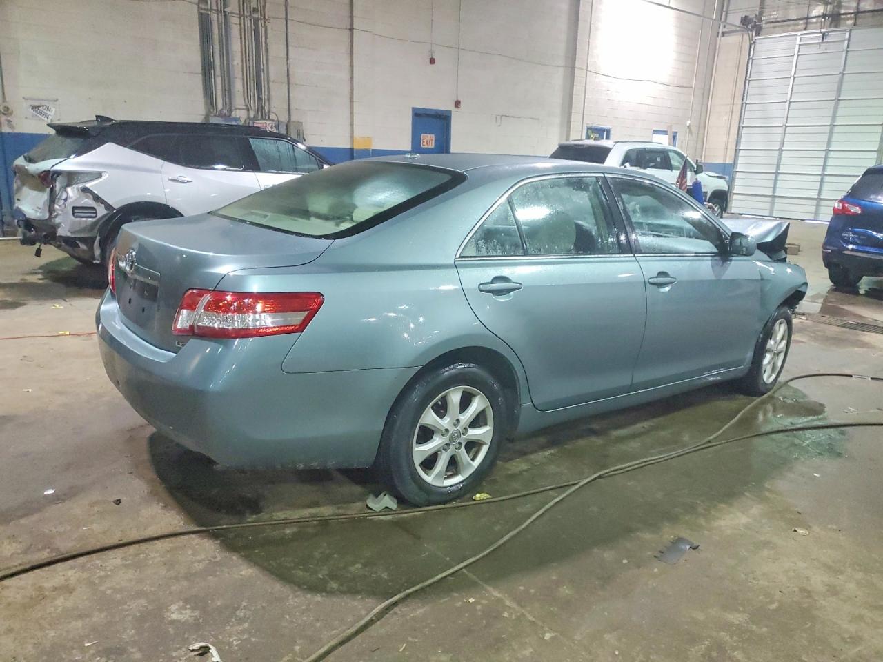 2011 TOYOTA CAMRY BASE photo 3