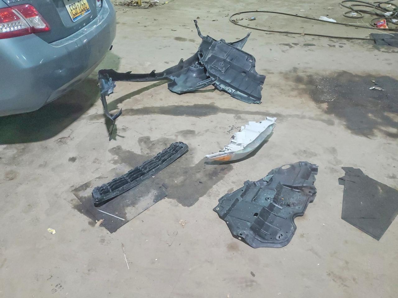 2011 TOYOTA CAMRY BASE photo 12