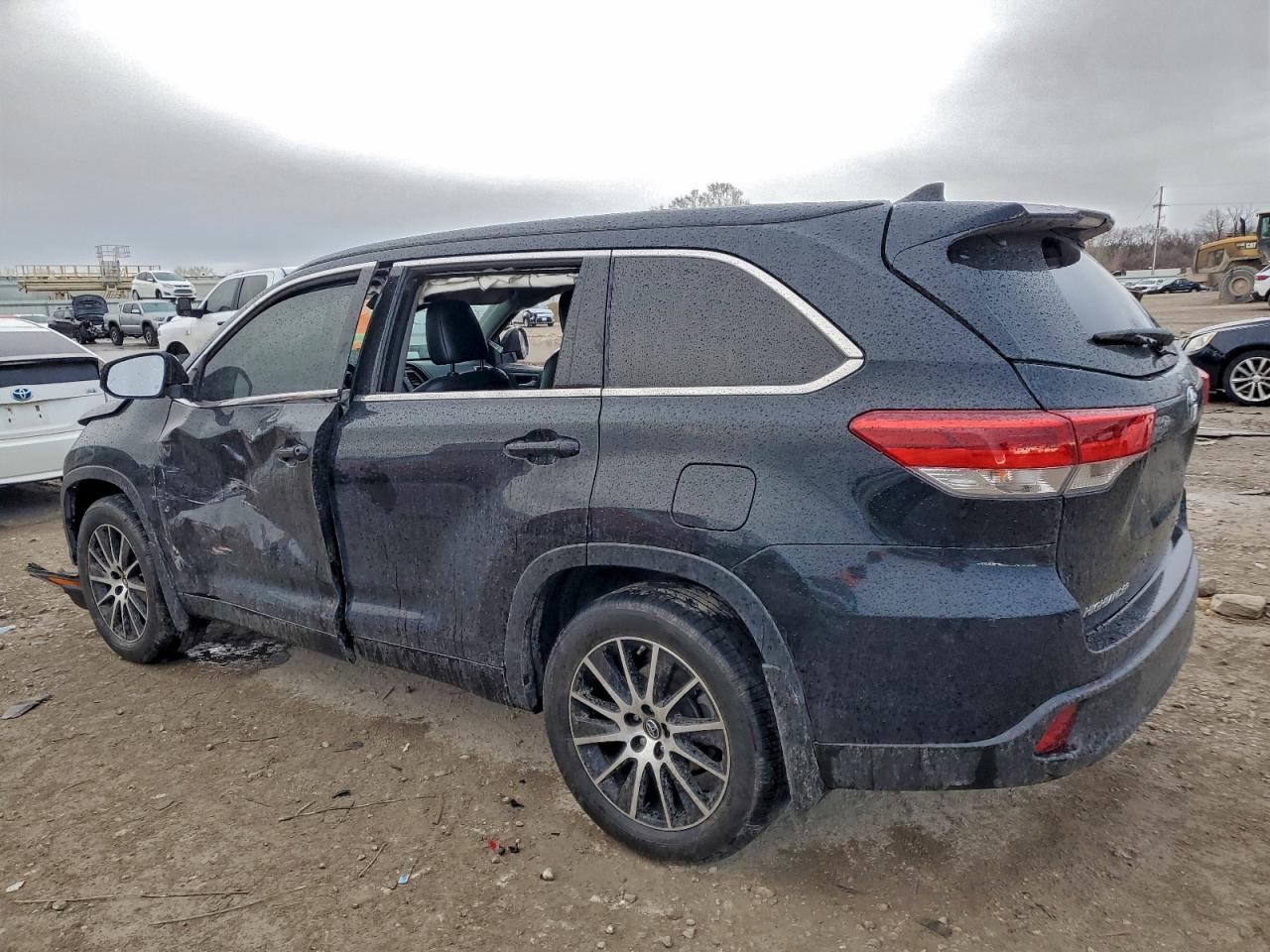2018 TOYOTA HIGHLANDER photo 2