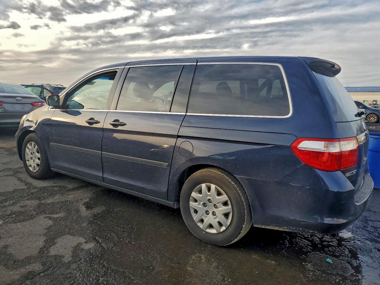 2007 HONDA ODYSSEY LX photo 2