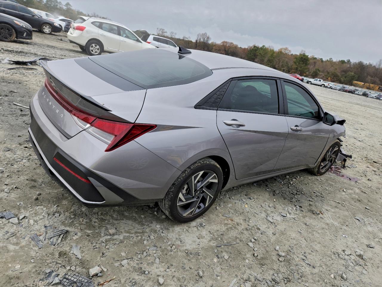 2025 HYUNDAI ELANTRA SEL SPORT photo 3