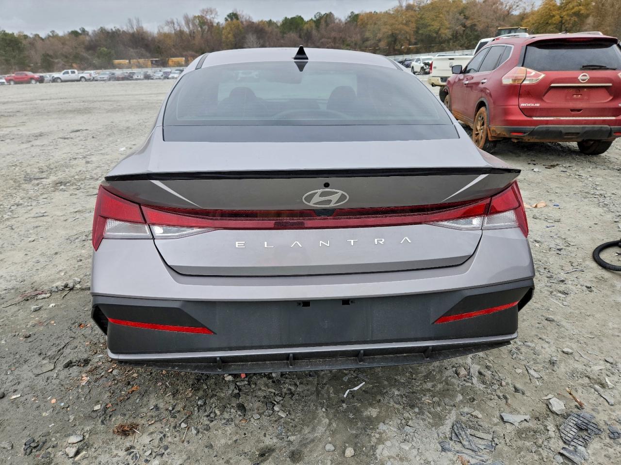 2025 HYUNDAI ELANTRA SEL SPORT photo 6