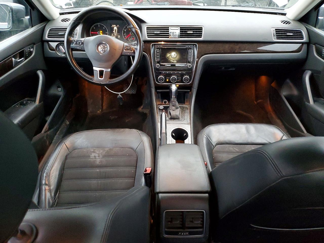 2015 VOLKSWAGEN PASSAT SEL photo 15