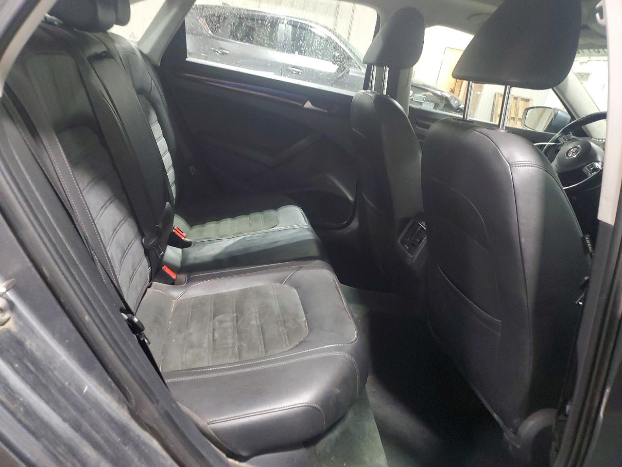 2015 VOLKSWAGEN PASSAT SEL photo 19
