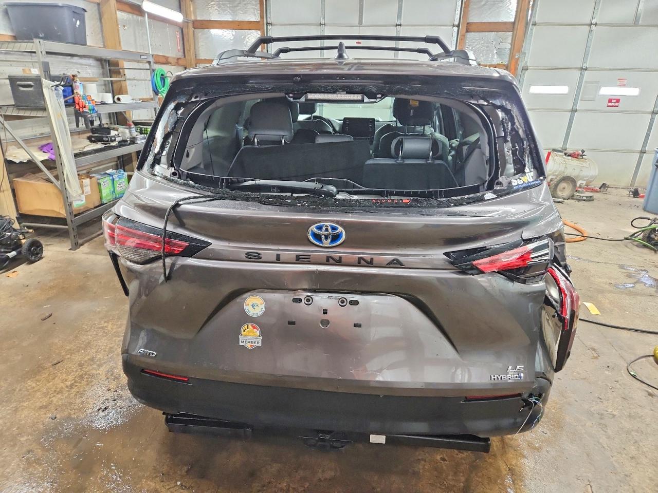 2022 TOYOTA SIENNA LE photo 6
