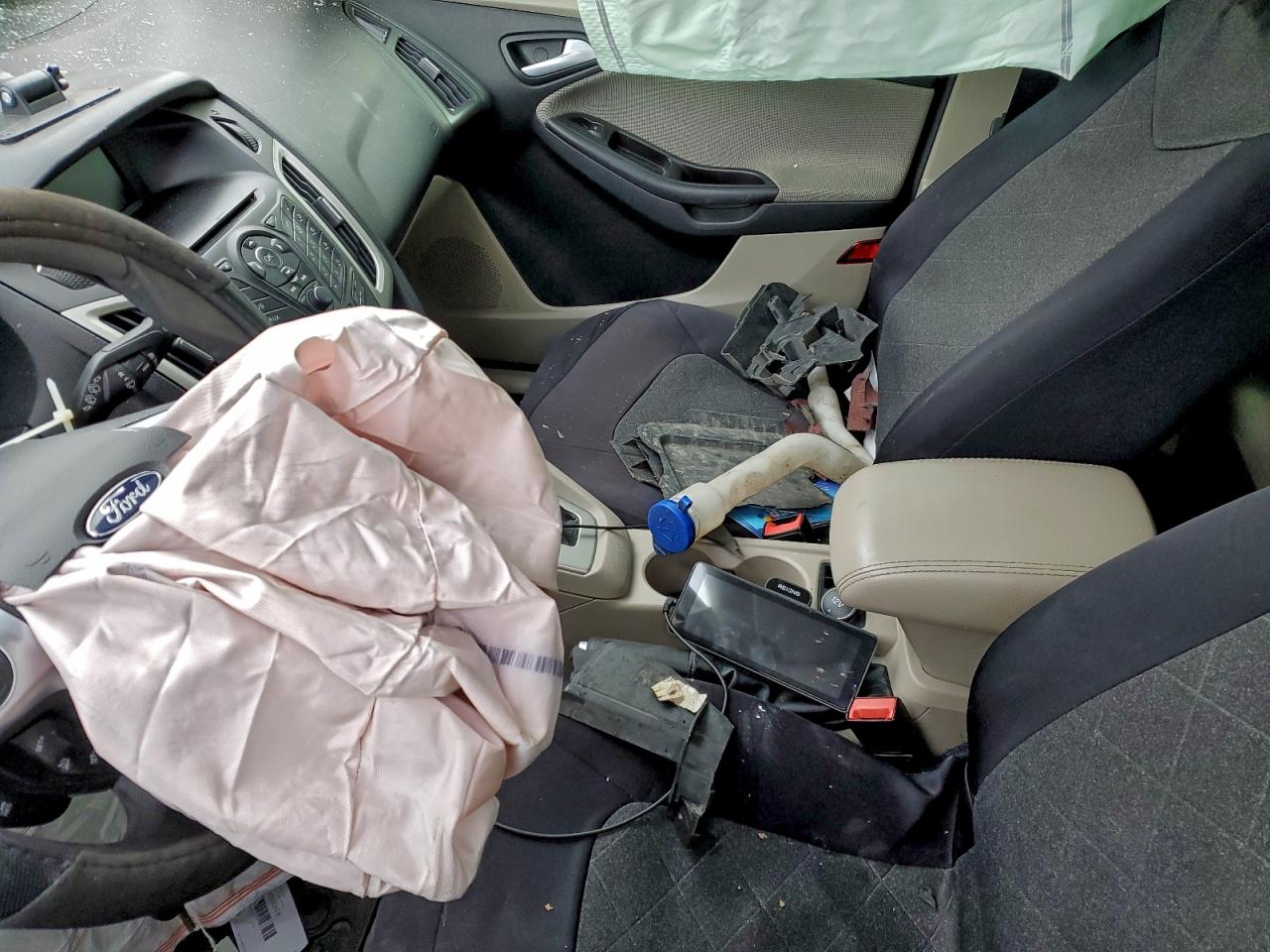 2013 FORD FOCUS SE photo 19