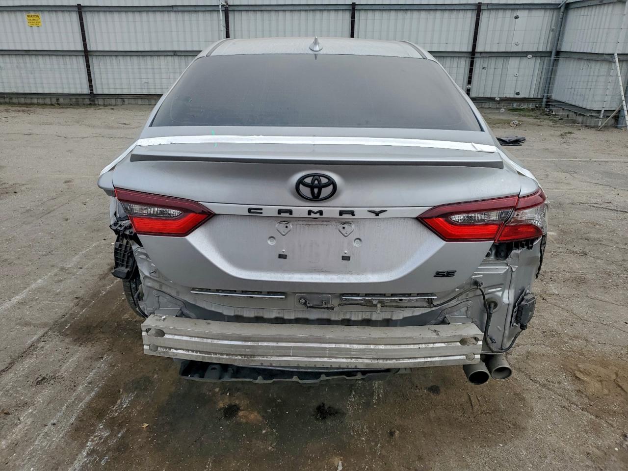 2022 TOYOTA CAMRY SE photo 6