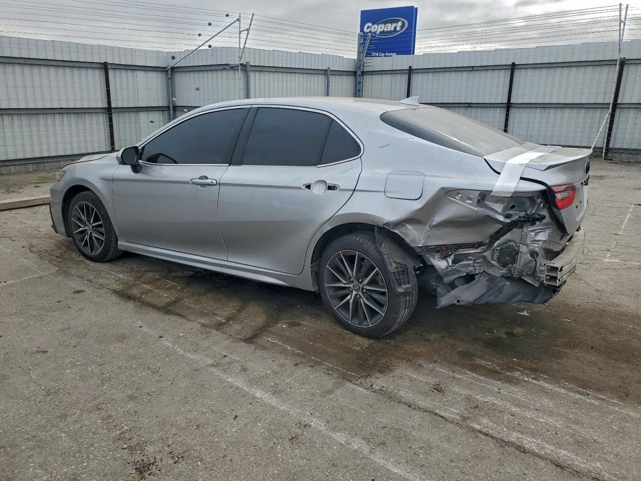 2022 TOYOTA CAMRY SE photo 2