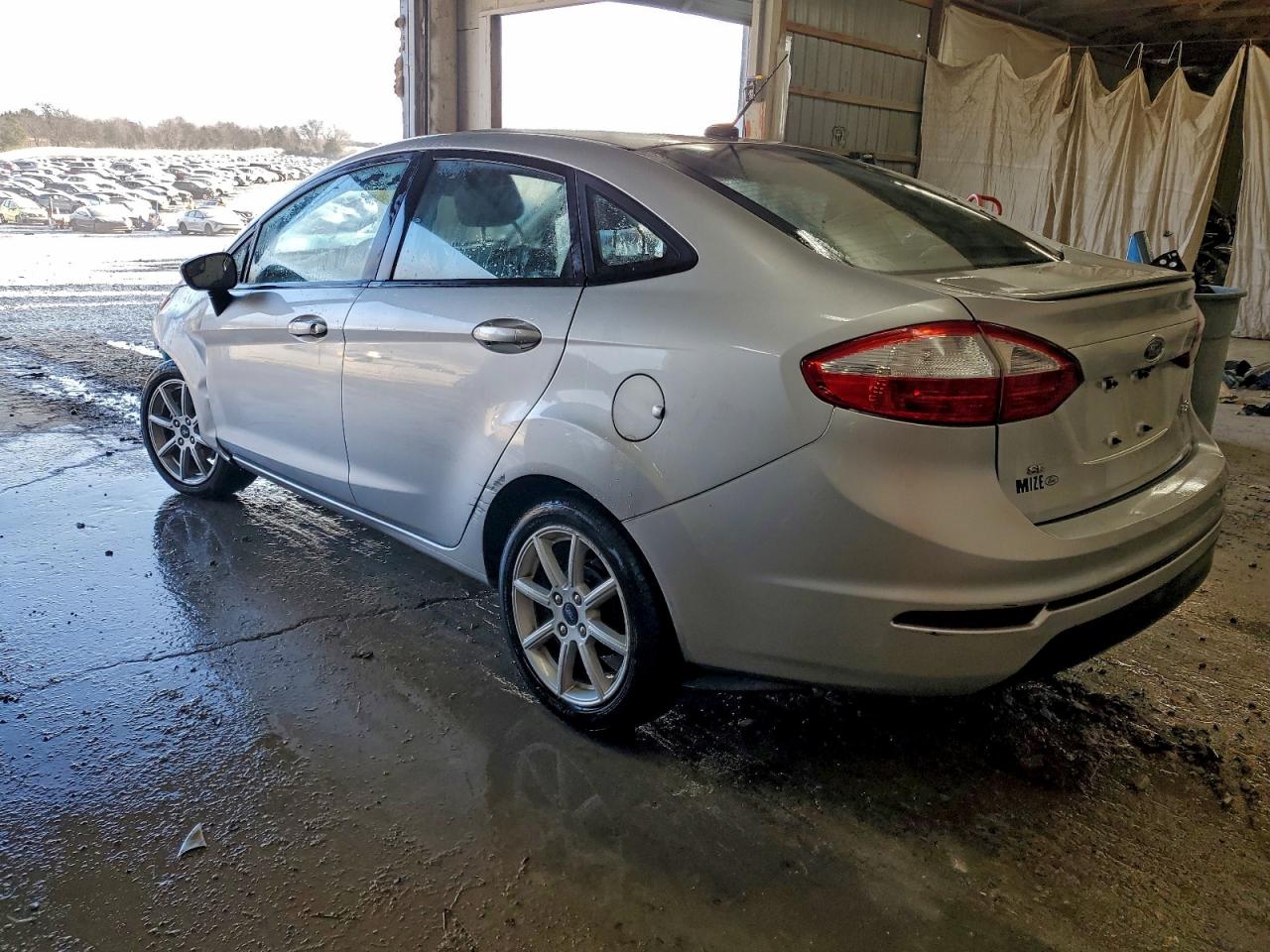 2018 FORD FIESTA SE photo 2