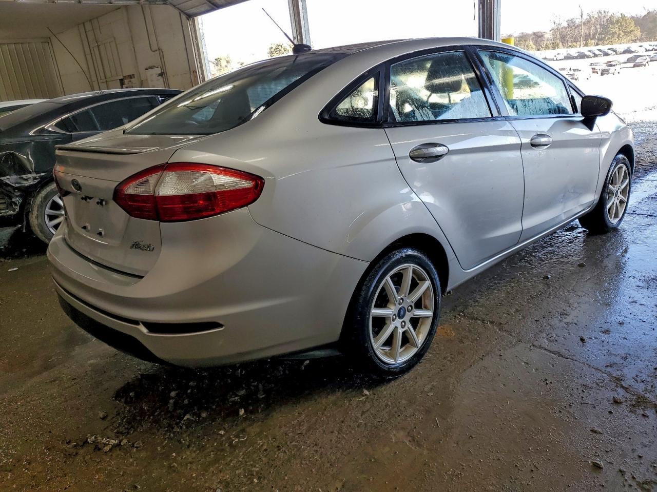 2018 FORD FIESTA SE photo 3
