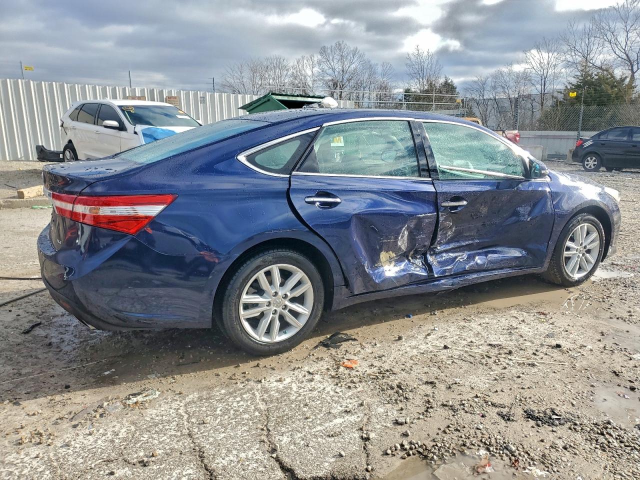 2013 TOYOTA AVALON BASE photo 3