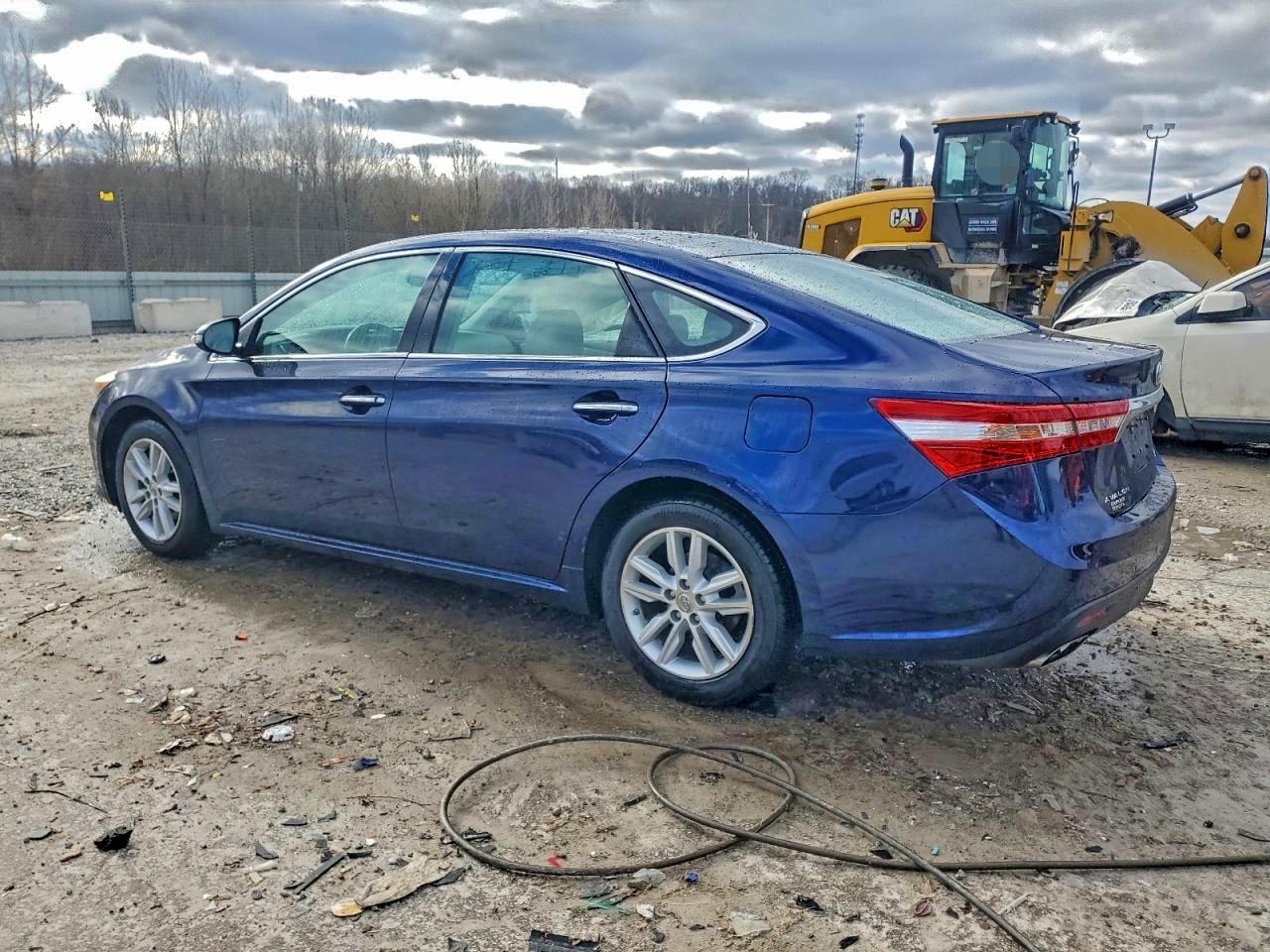 2013 TOYOTA AVALON BASE photo 2