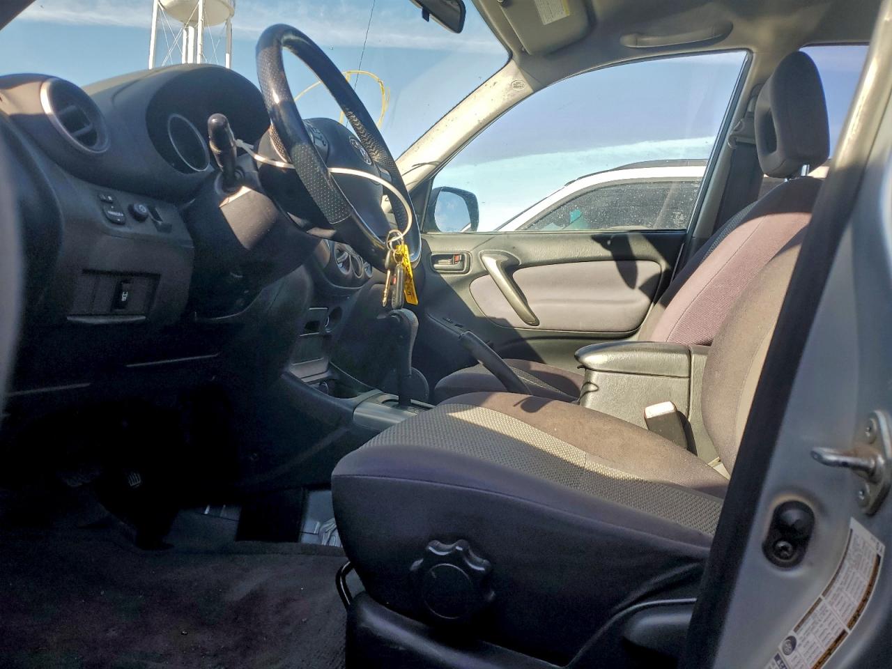 2005 TOYOTA RAV4 photo 7