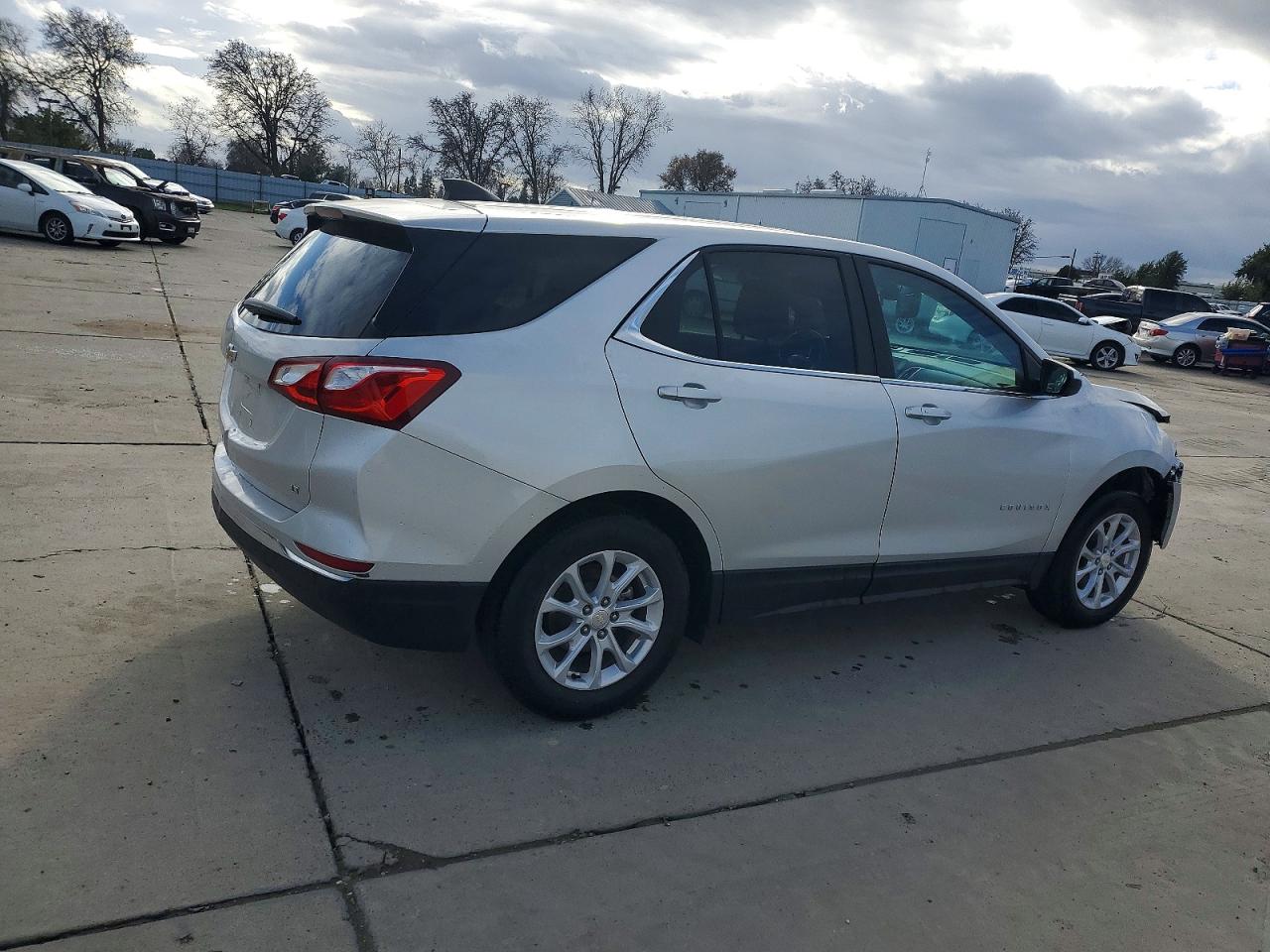 2021 CHEVROLET EQUINOX LT photo 3