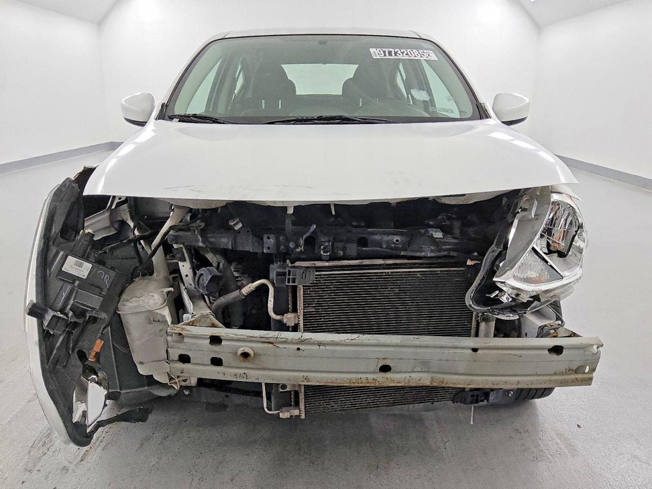 2019 NISSAN VERSA S photo 5
