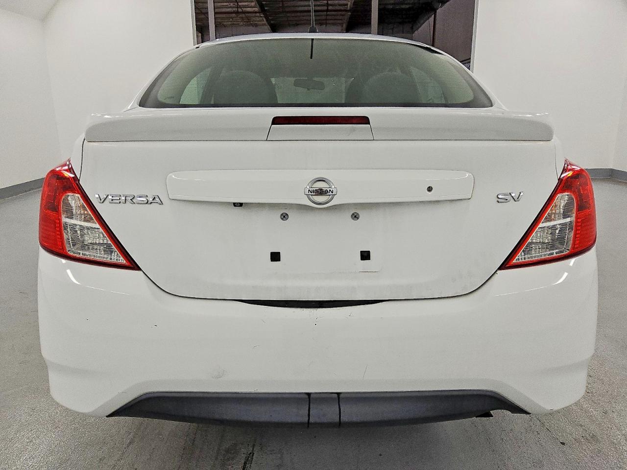 2019 NISSAN VERSA S photo 6