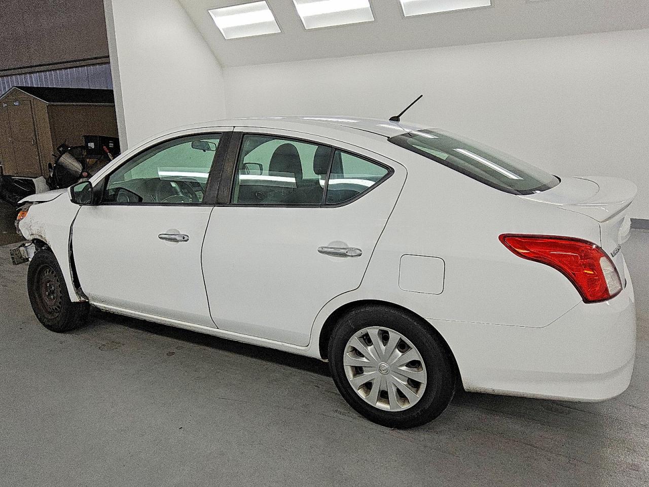 2019 NISSAN VERSA S photo 2