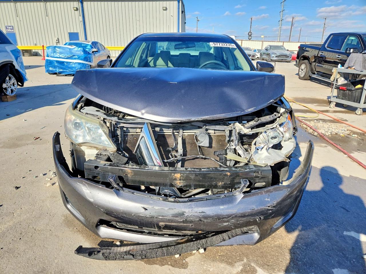 2014 TOYOTA CAMRY L photo 5