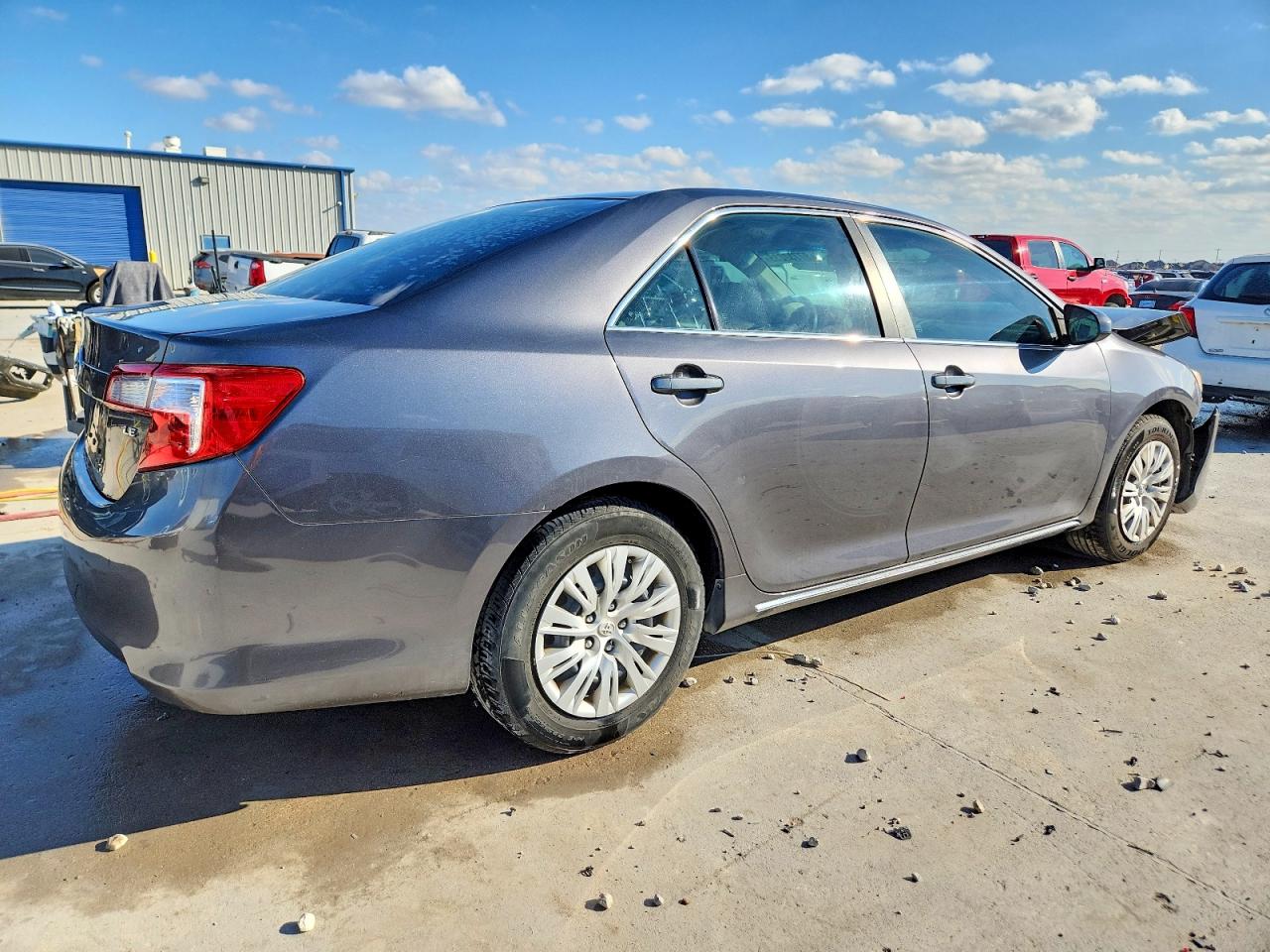 2014 TOYOTA CAMRY L photo 3