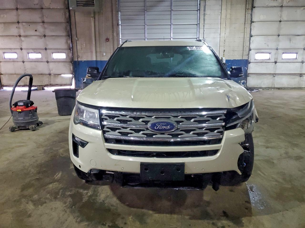2018 FORD EXPLORER XLT photo 5