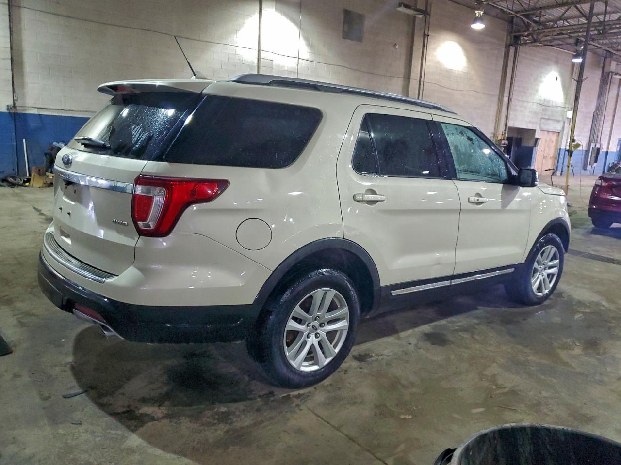 2018 FORD EXPLORER XLT photo 3