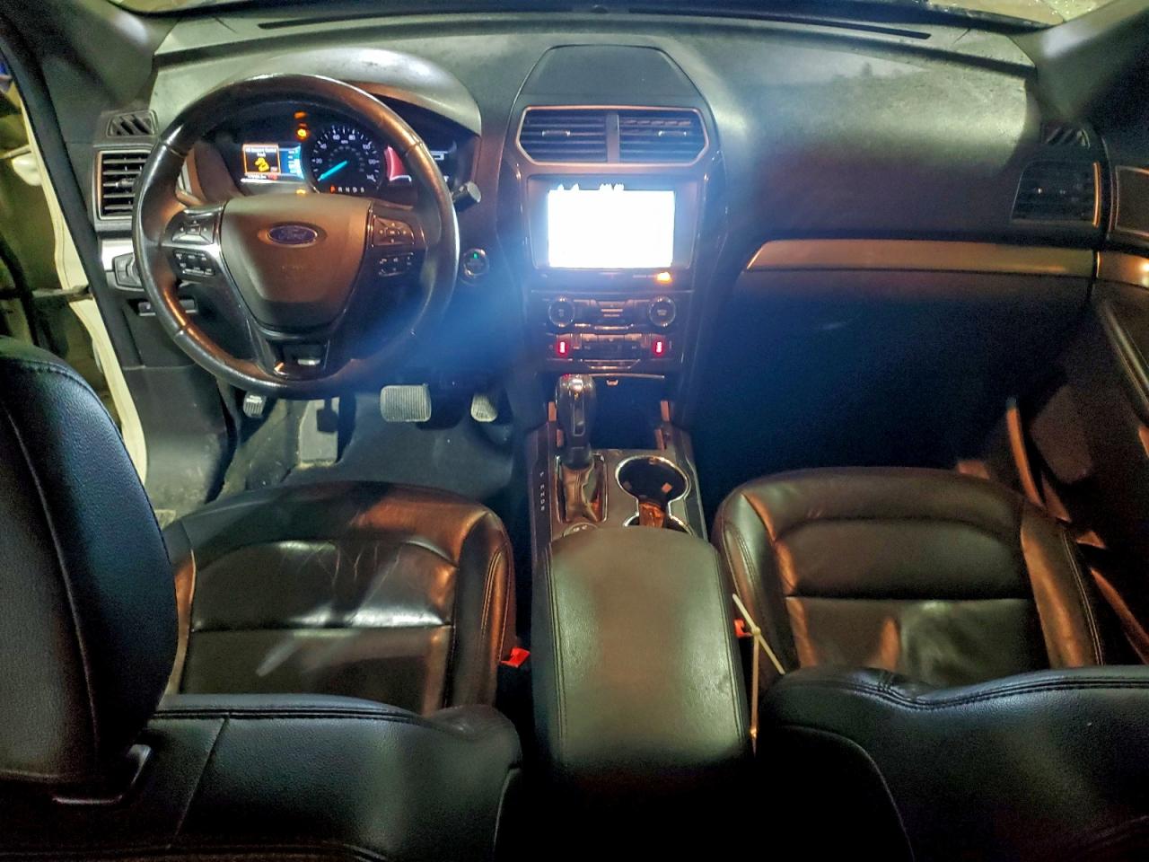 2018 FORD EXPLORER XLT photo 8