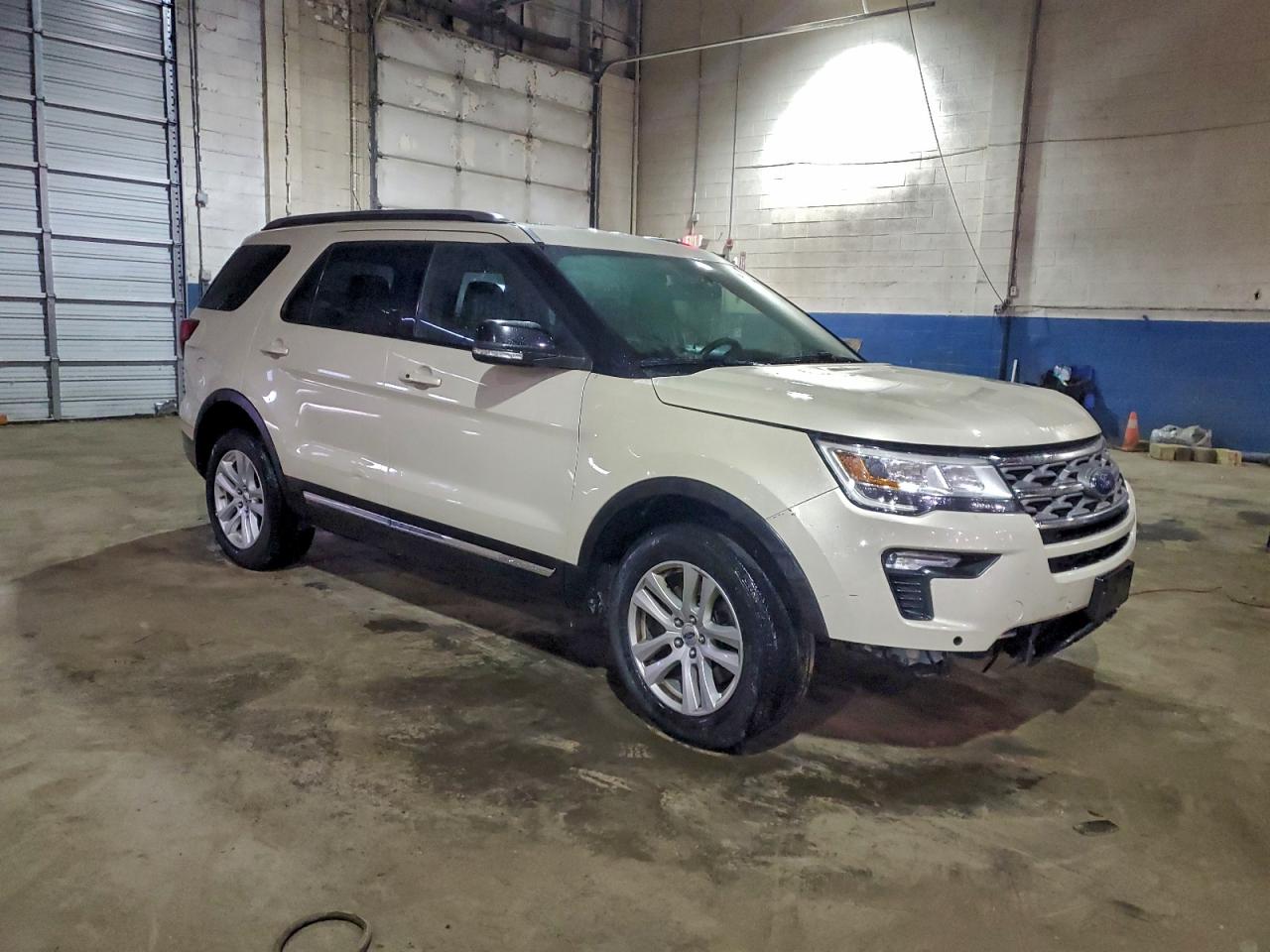 2018 FORD EXPLORER XLT photo 4