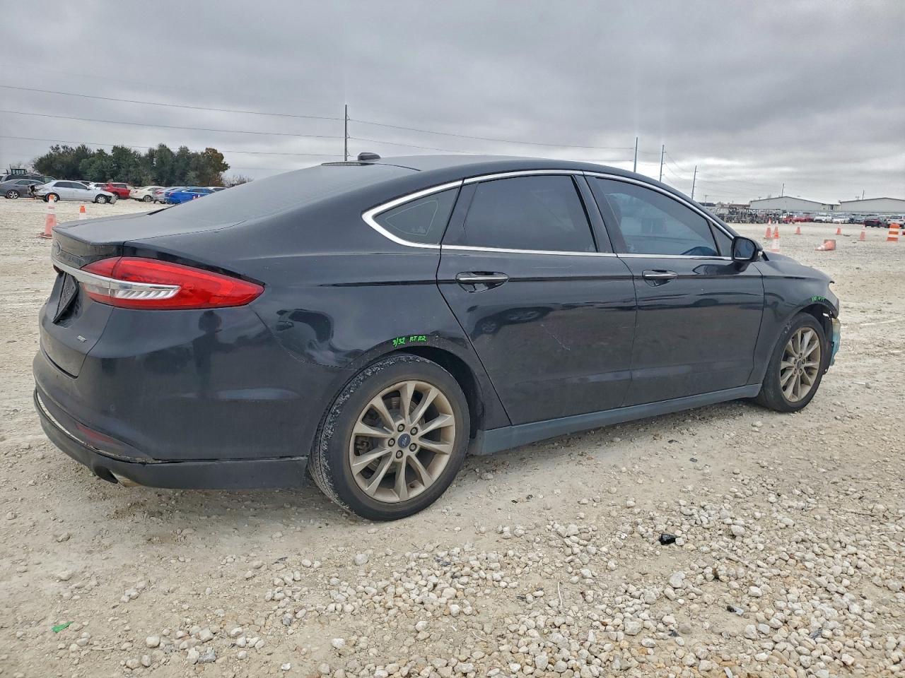 2017 FORD FUSION SE photo 3