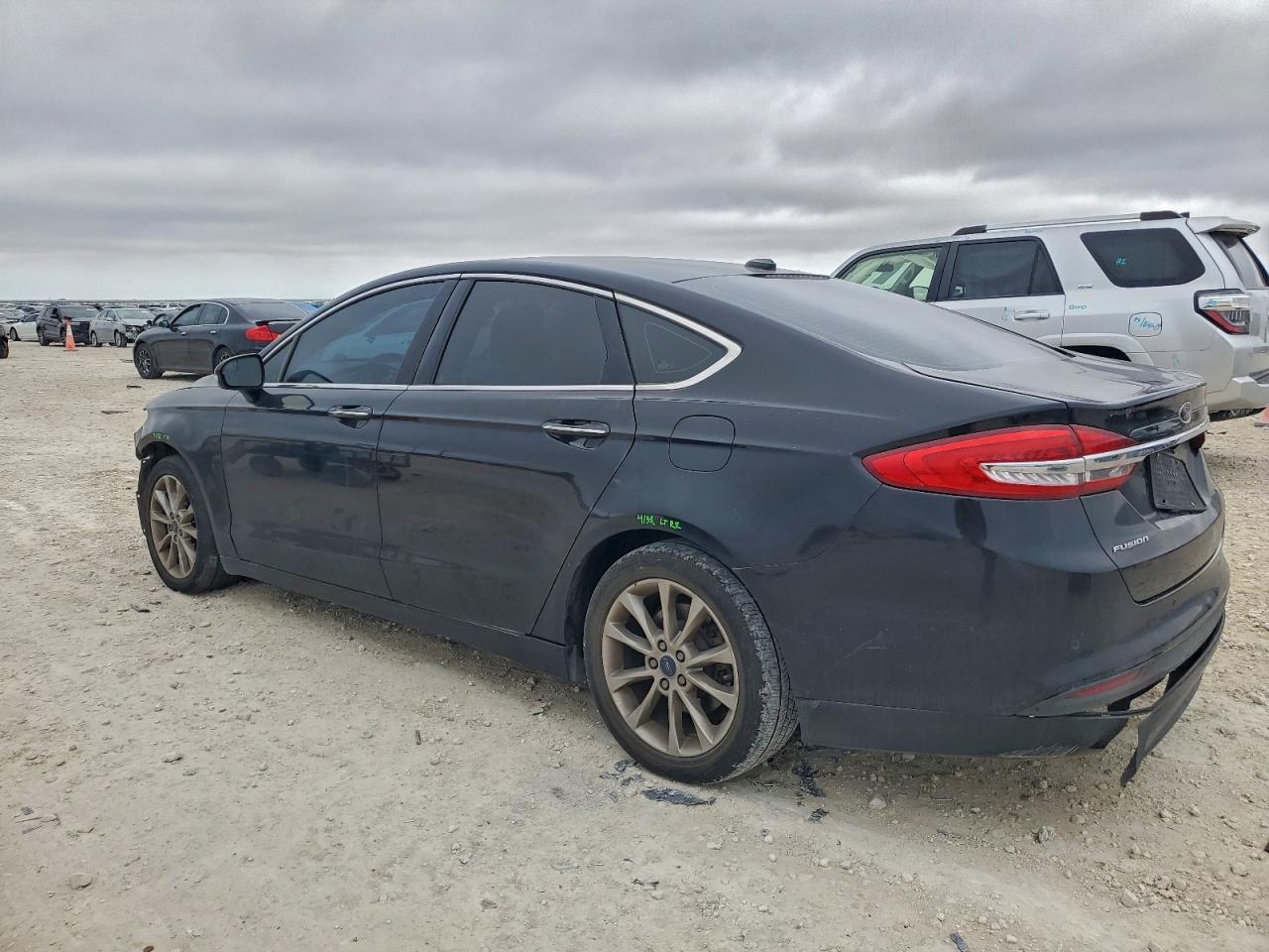2017 FORD FUSION SE photo 2