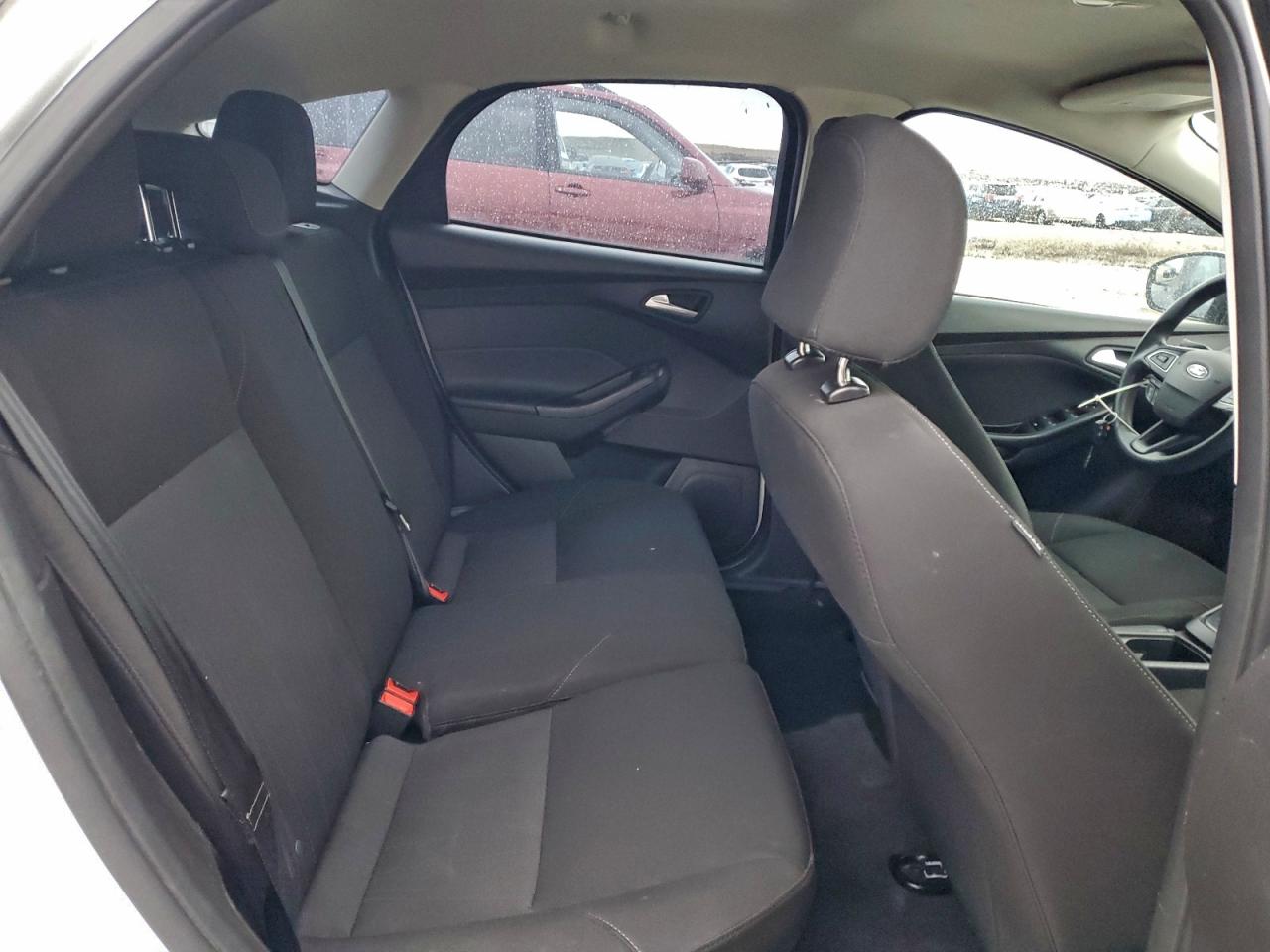 2015 FORD FOCUS SE photo 10