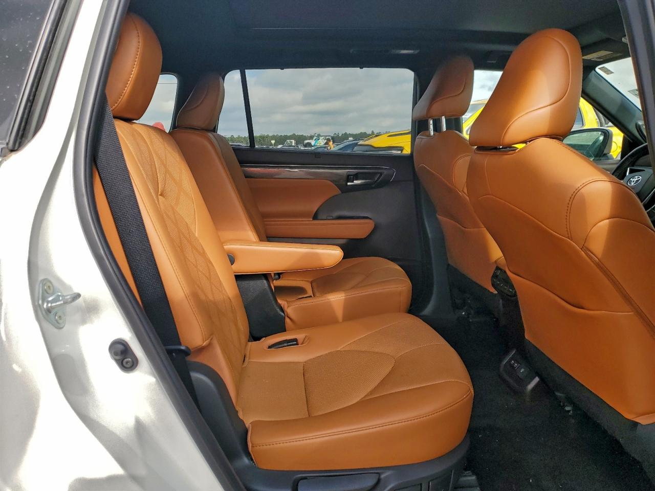 2021 TOYOTA HIGHLANDER PLATINUM photo 11