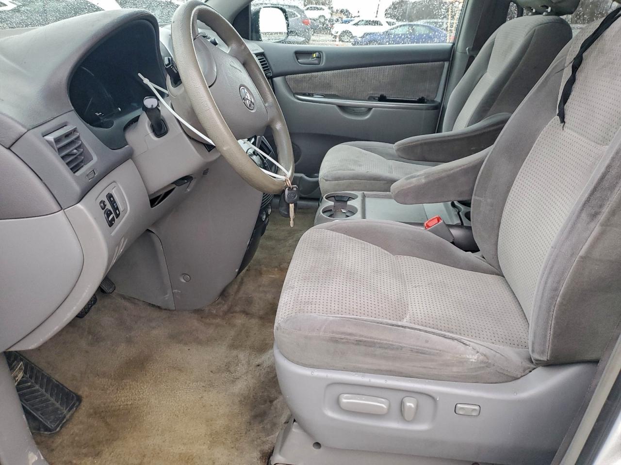 2008 TOYOTA SIENNA CE photo 7