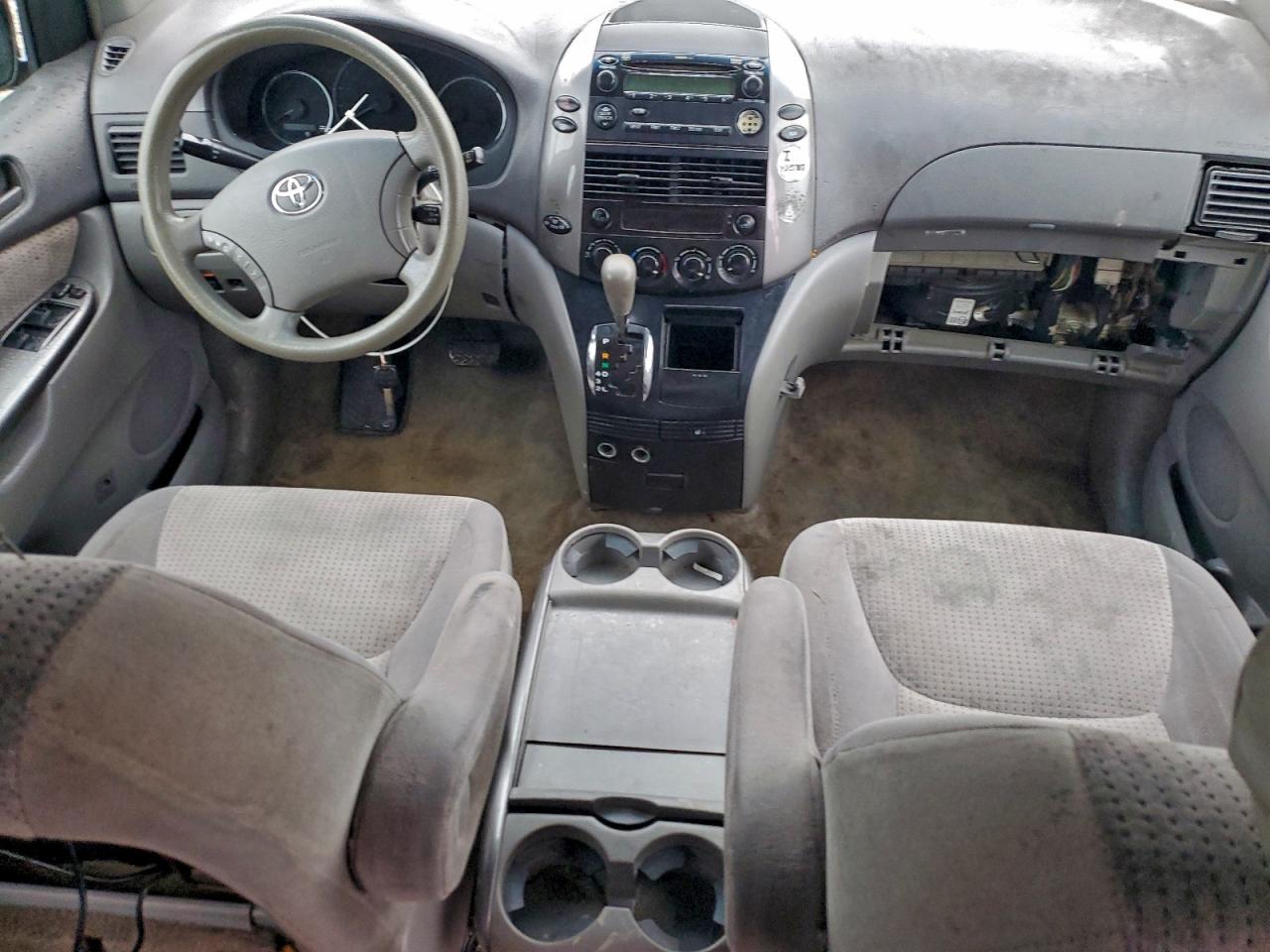 2008 TOYOTA SIENNA CE photo 8